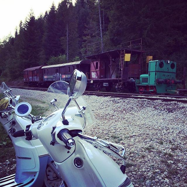 AdventureDjango's tweet image. Throwback to 10 days on the road ! #Mydjango #roadtrip #scooters #paristosaigon @UnstoppableOff @PlanetRide_