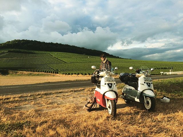 AdventureDjango's tweet image. Throwback to 10 days on the road ! #Mydjango #roadtrip #scooters #paristosaigon @UnstoppableOff @PlanetRide_