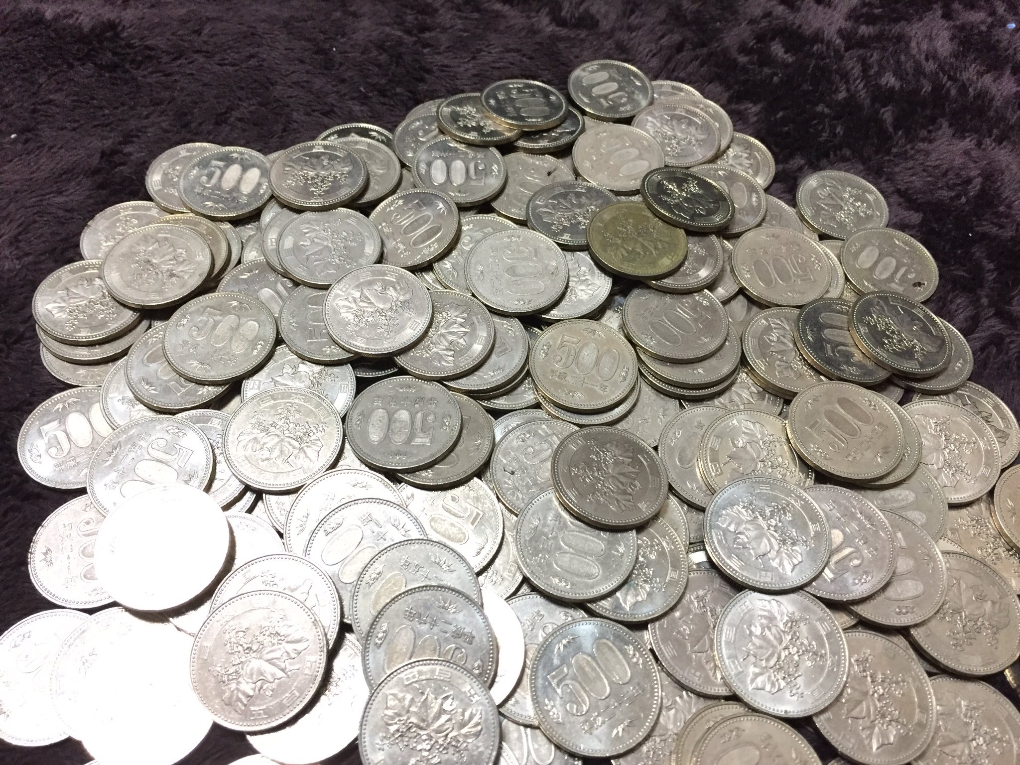 記念500円玉　100枚　まとめて 令和最新版】500円玉の価値のある年号はこれ！レアな500円玉の