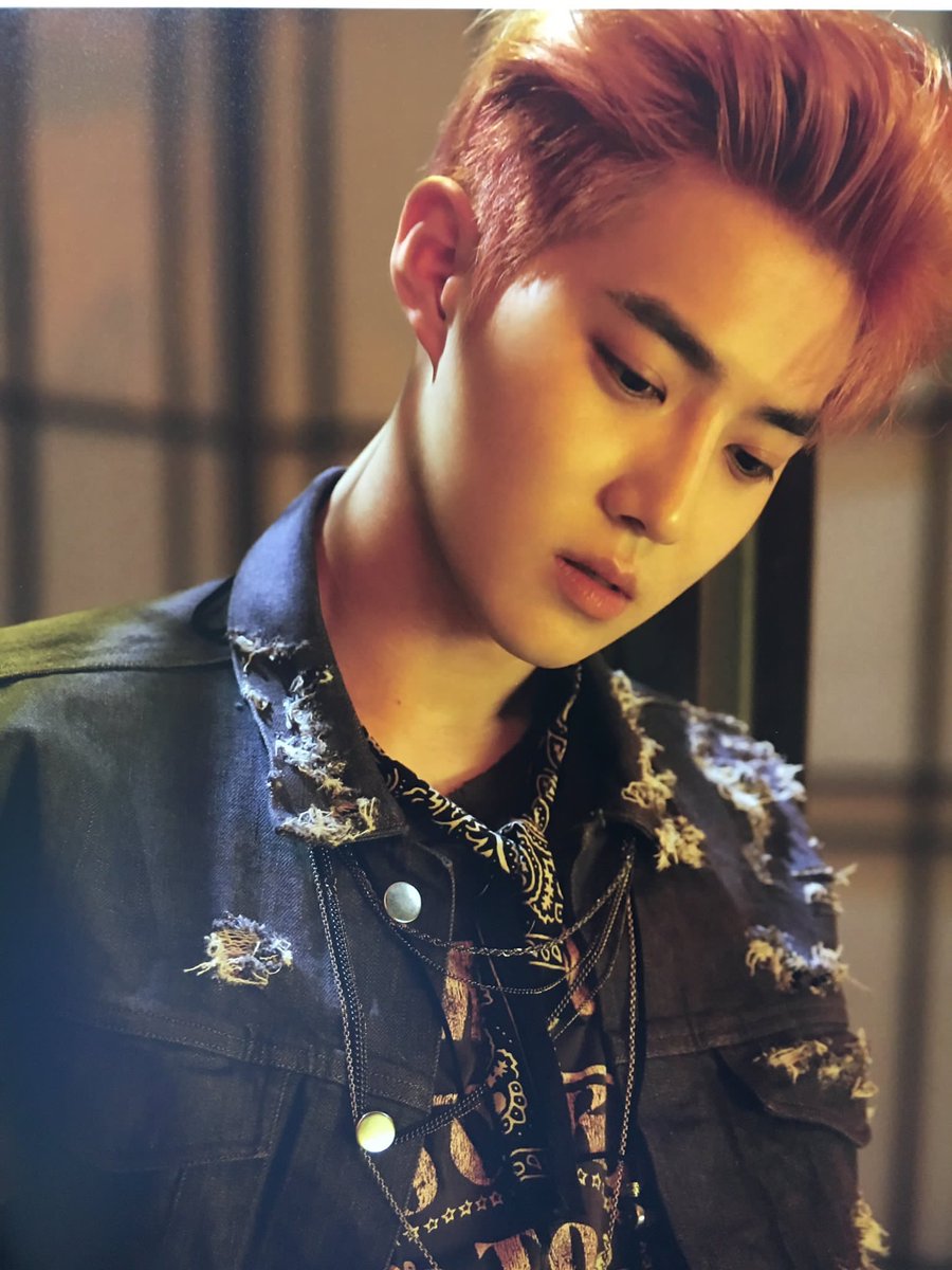 Suho with pink hair is a blessing from above - Celebrity 