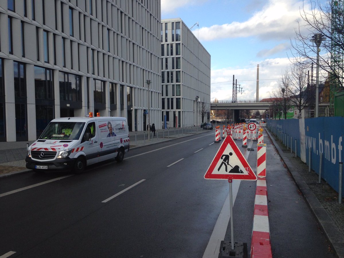 halteverbot_de's tweet photo. #Absicherung #Alexanderufer #Berlin für Spundwandrückbau #Halteverbot https://t.co/2mvvwoKDIQ