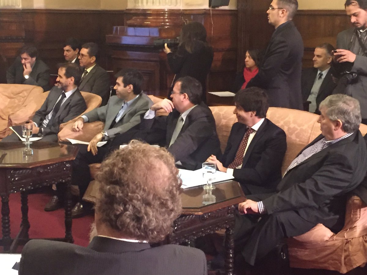 APDPress's tweet photo. Finalizo reunión en el @SenadoArgentina sobre proy de #PautaOficial expusieron @APDPress @Adepargentina #ata #arpa https://t.co/QHqQ7OeVdo