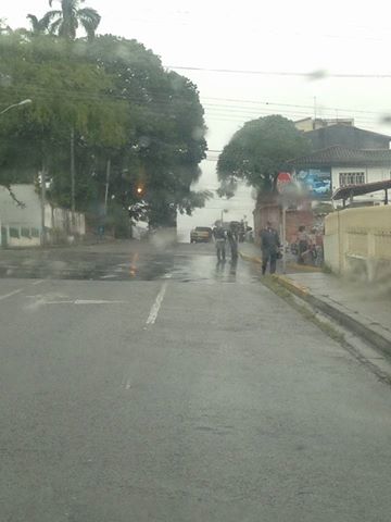 mc_cs2's tweet photo. Así amanece alrededores del CNE presencia de la PNB #tachira 07S https://t.co/tuOrYlo8OG