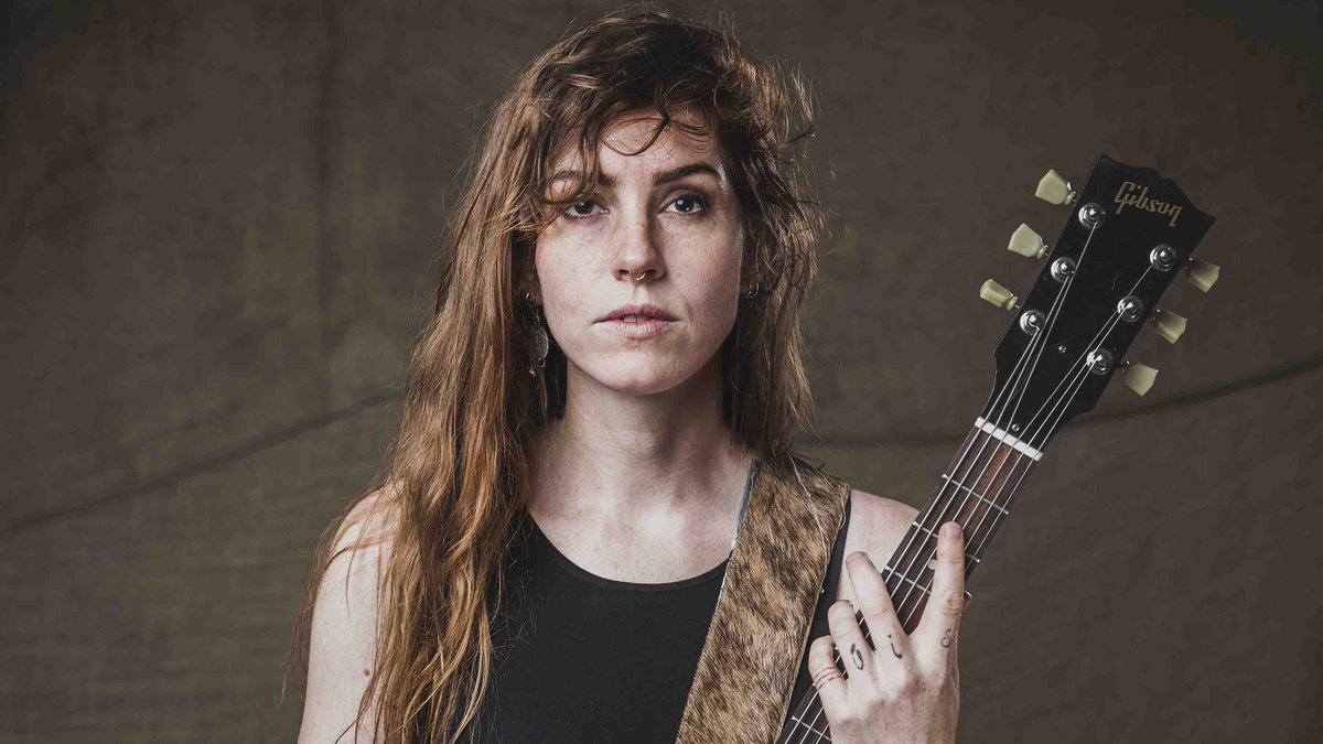 MRadarGuitars's tweet photo. .@MarriagesBand's @EmmaRuthRundle talks alternate tunings and six-string beginnings: https://t.co/mF4VgtAW9H https://t.co/HudHysp9IO