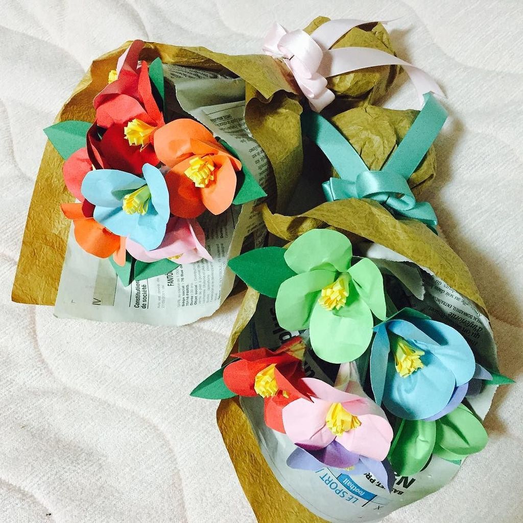 Megumi Auf Twitter 手作りペーパークラフトの花束 明日は9月の誕生会 愛 感謝 を伝えるのは花が1番です ペーパークラフト 花束 芸術の秋 T Co 43p5w0r2ce