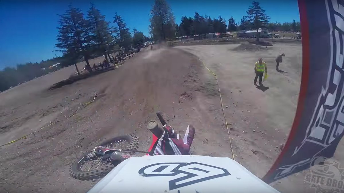 Onboard: Tyler Villopoto Tears up a Field of 450s on a 250 Two-Stroke: <a href="/6DHelmets/">6D Helmets</a> <a href="/canvasmx_/">Canvasmx</a> vitalmx.com/videos/member/…