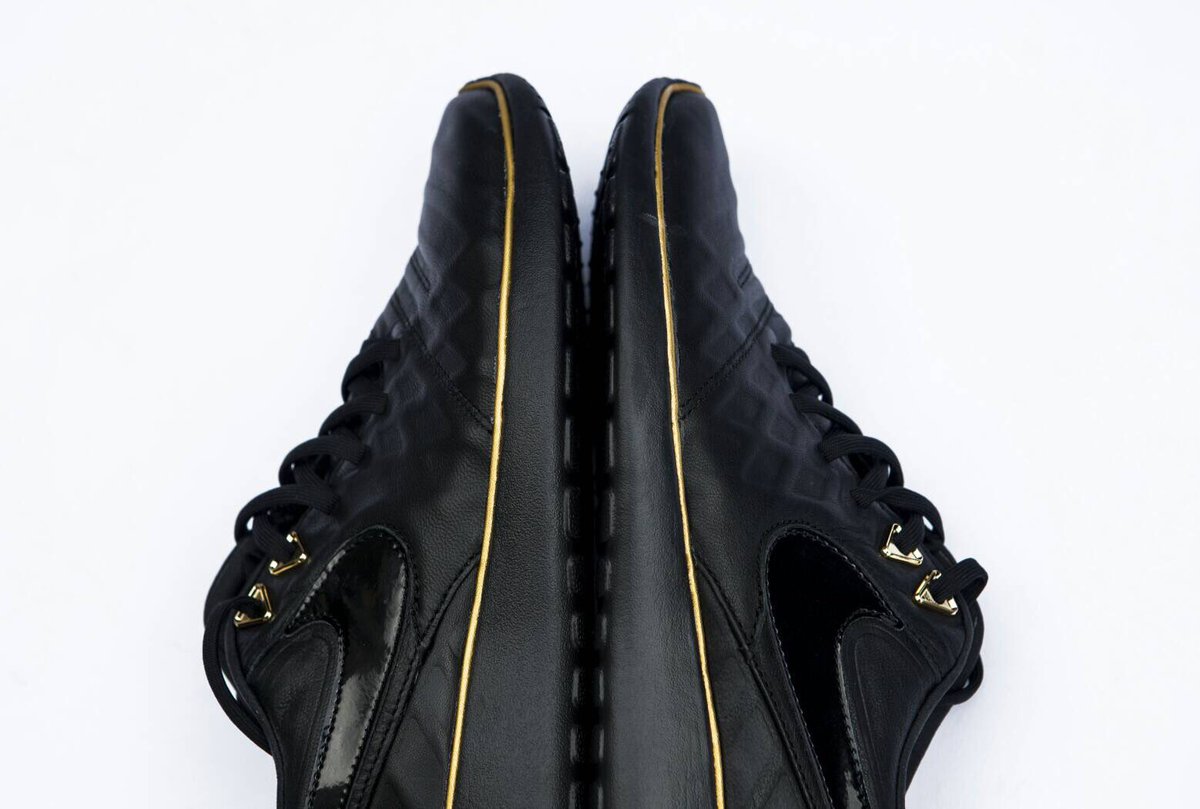 A mixture between black and gold has never been this glamorous. #NikexOlivierRousteing