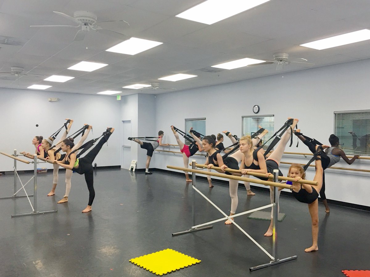 flx_stretch's tweet photo. Arabesque #BalletConditioning with the #Flexistretcher! https://t.co/RE7xZI24hD