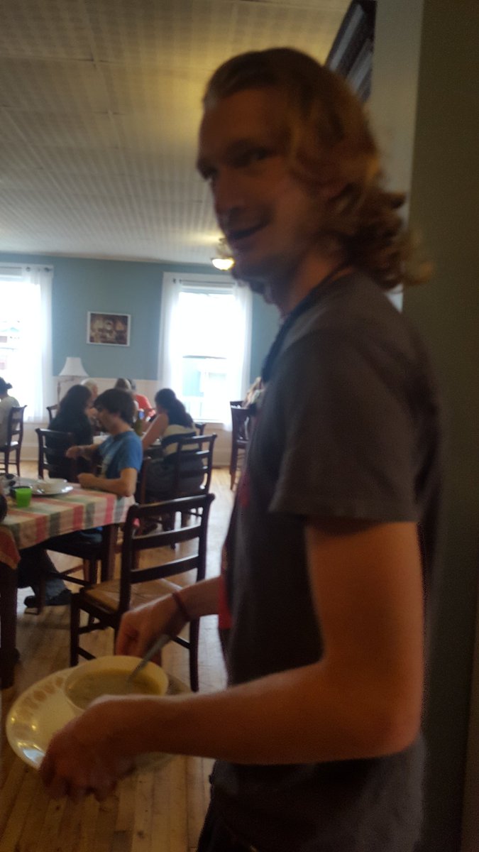 SsuDaily's tweet photo. SPOTTED THE NOODLE THIEF https://t.co/B8jmErzQ9T