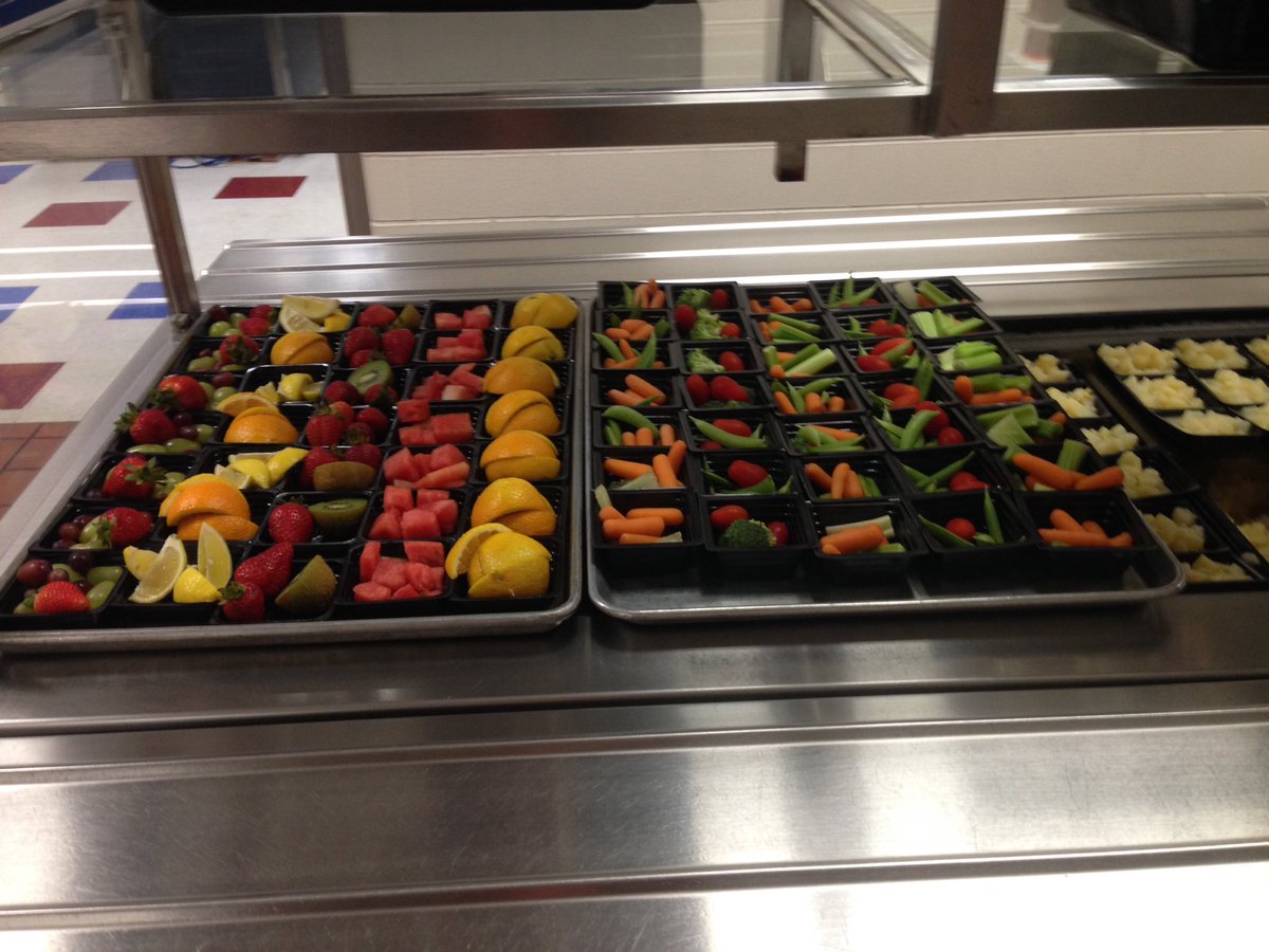 Beautiful display of fruits and veggies at <a href="/RobeyRockets/">Robey Elementary</a> !!! <a href="/WayneTwpSuper/">Dr. Jeff Butts</a> #eatyourveggies!