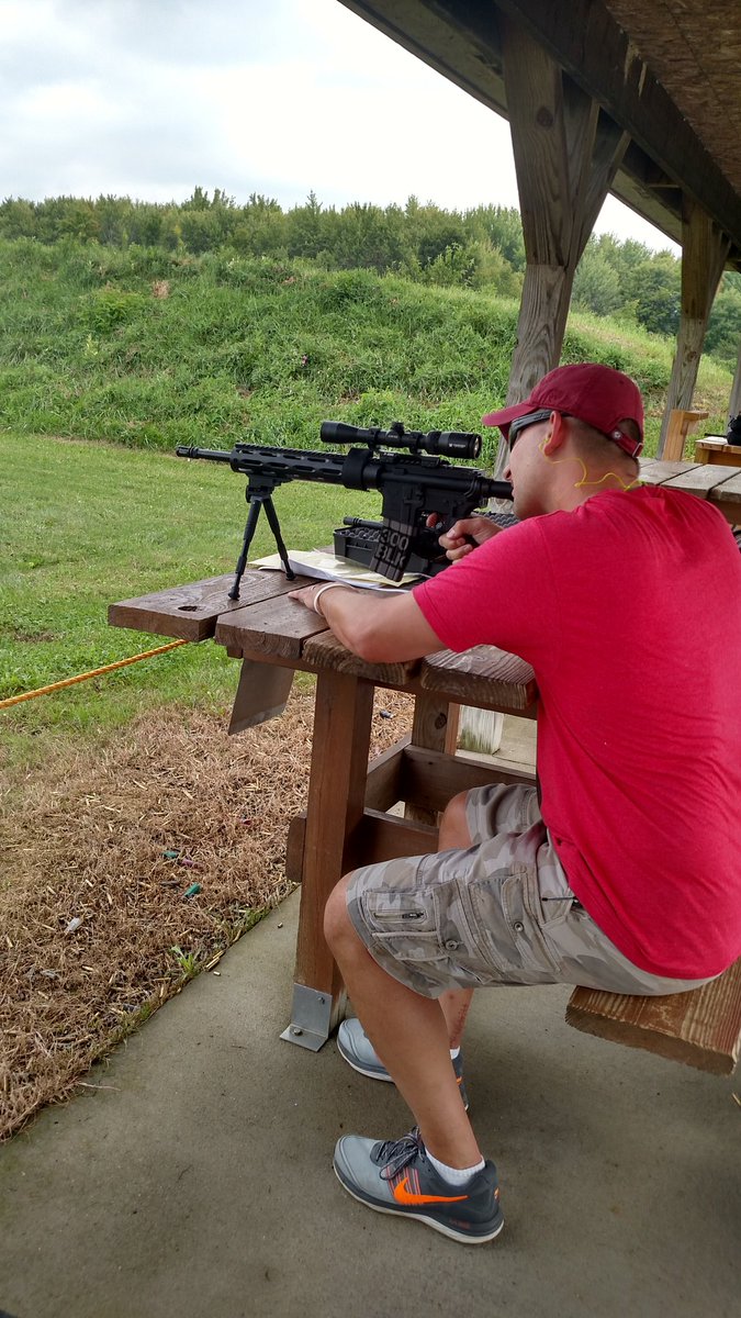 josh198230's tweet photo. #smithwesson #9mm #brosbeingbros @toke88rolltide https://t.co/daPSbTcRqL