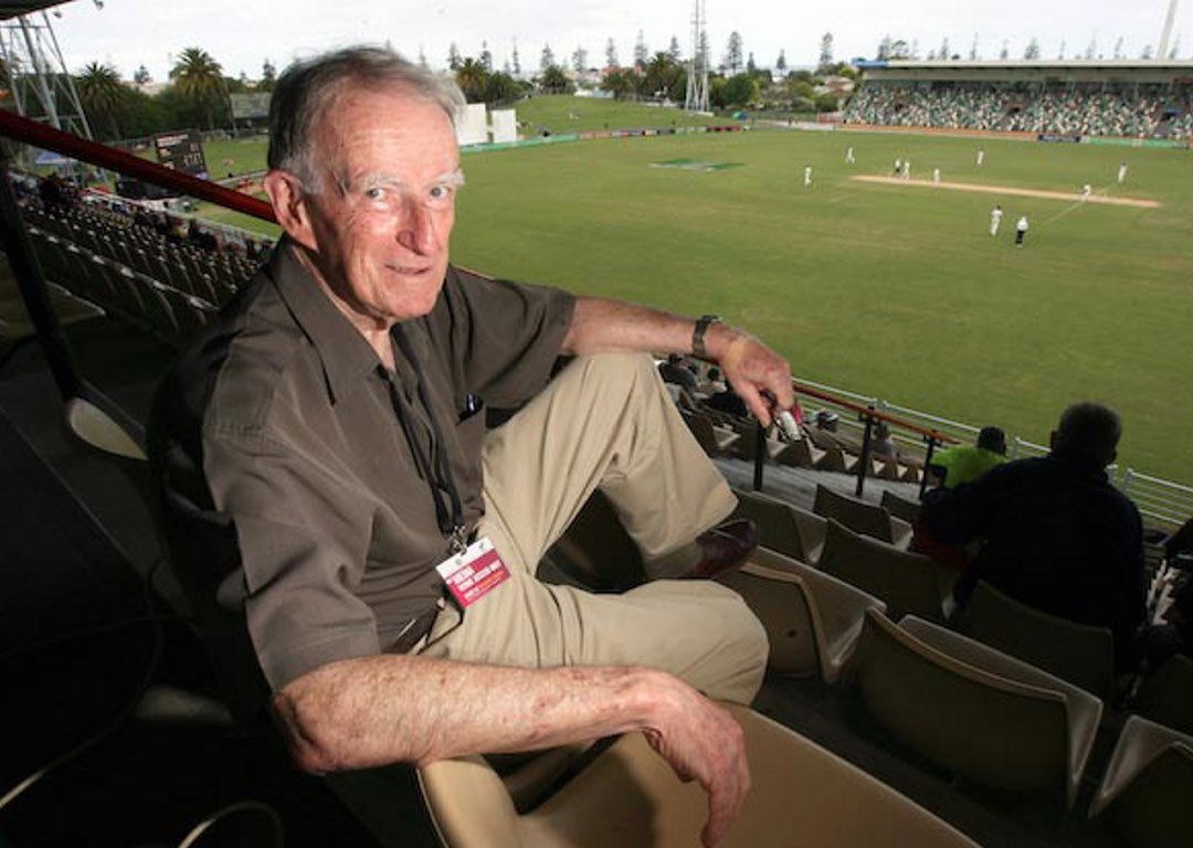 nzheraldsport's tweet image. Herald vault: 1994 - Crowe turned on batting heat after false alarm by DJ Cameron nzh.tw/11359141 #RIPDJ