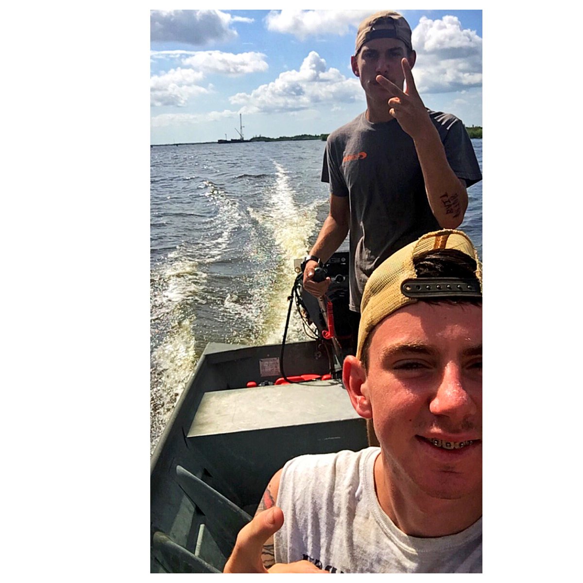 micahthehunter_'s tweet photo. almost that time again! went make blinds today. ready to be in the blind early Saturday morning!! #TeamPabon https://t.co/jx6JcO37E1