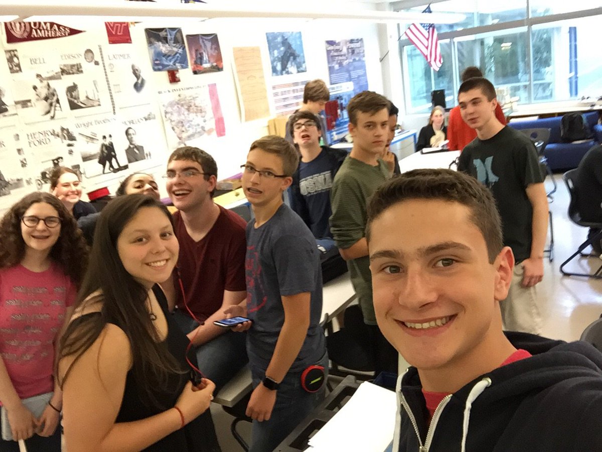 LSrobotics's tweet image. Pre-pre season meeting to prepare for preseason!