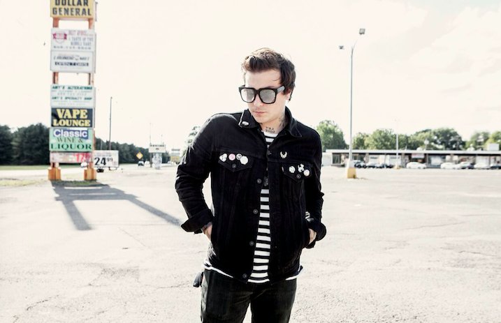 AltPress's tweet image. Frank Iero transforms solo project; announces new album, streams new song—listen altpress.com/news/entry/fra…