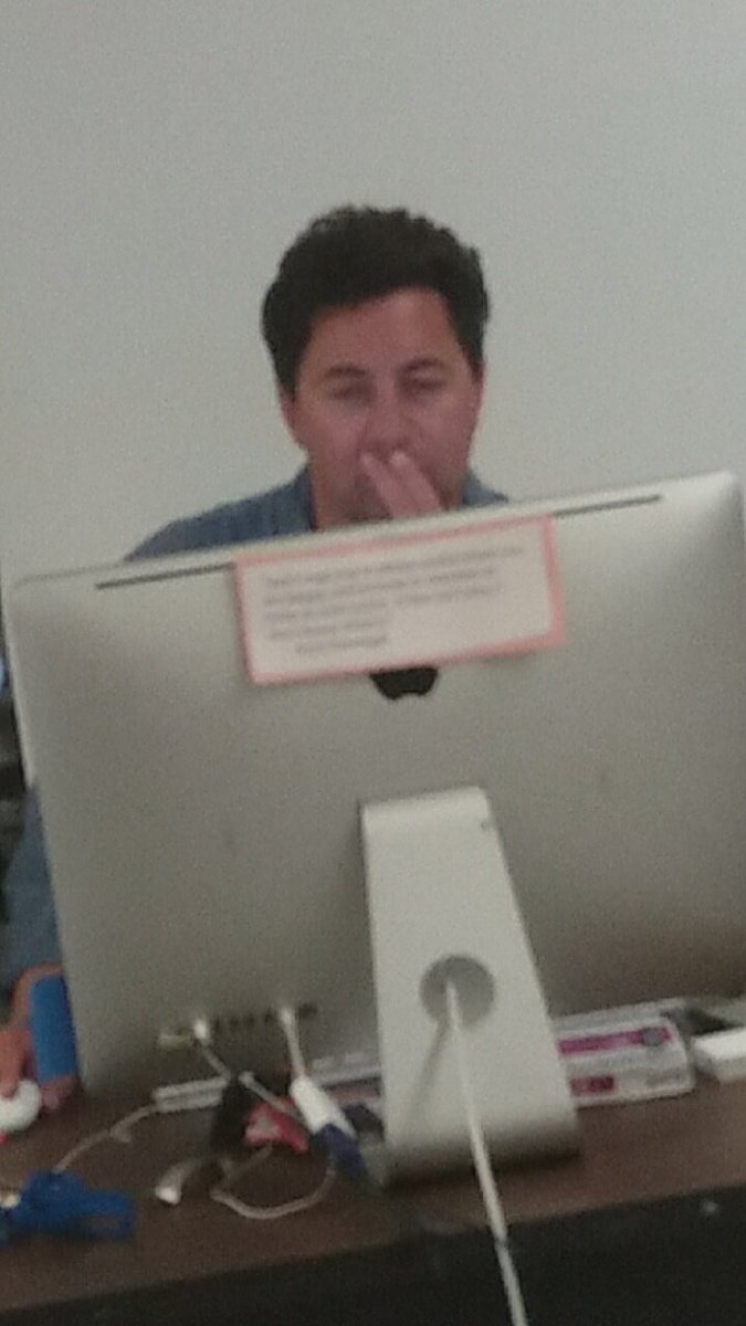 Dailycupojoey's tweet photo. Great quality teacher, bad quality photo. https://t.co/dCYuc9l8Pm