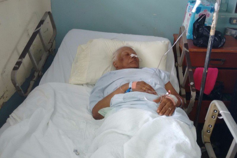Bo0giedown's tweet photo. My friend needs help getting his mother home. Please help #Donate #Share #CharityTuesday https://t.co/936f6C9RRE https://t.co/YOogOe5TBH