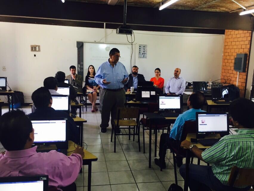 RomeroMenaFco's tweet photo. Un honor asistir con nuestro Srio. @pacoayon en el Taller de acompañamiento para docentes evaluados en desempeño. https://t.co/yJgKsDmr7h