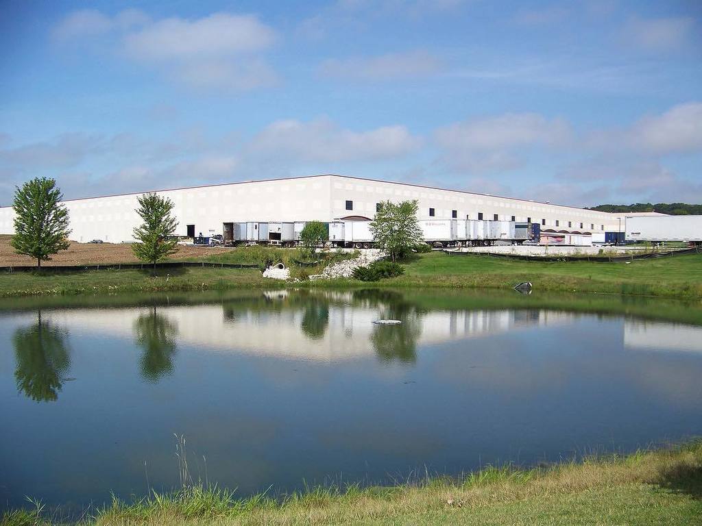 Steinhafels's tweet photo. Our Distribution Center expansion is near completion! 👍
#outdoors #summertime #distributi… https://t.co/9LpNeZZo7U https://t.co/6k2vUNKNM5