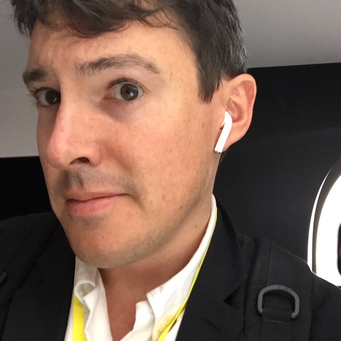 So how do these AirPods look? https://t.co/lU2cyNKGLj