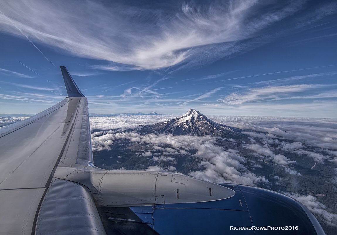 2explorers's tweet image. #mthood from 12,000' thank you @Delta for the awesome photo op this morning DL1580 from @oklahomaCityRR