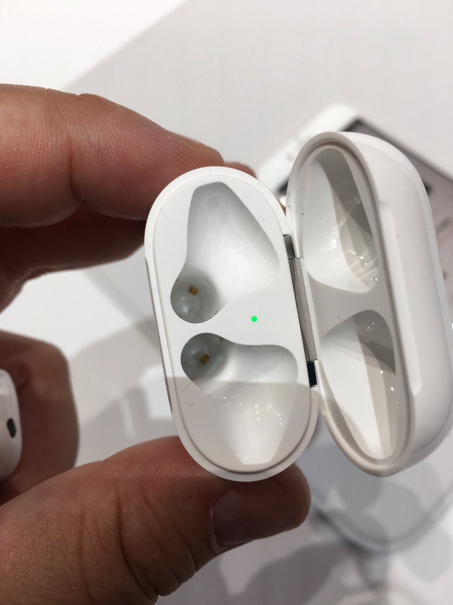 trápny zdôrazniť vyjednávača чехол для airpods оригинал hlas čierna problém