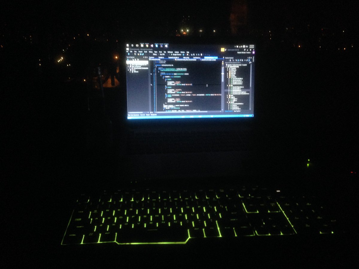 differentvloggr's tweet image. #codinglate #code #programmer #developer #dev #backend #hacker #mvc #dotnet #asp