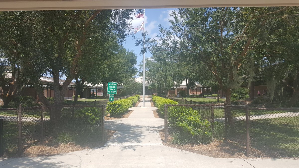 erinipock's tweet photo. 1st time @FoxHollowElem today! Beautiful campus & powerful thinking around data & coaching! @hattenenglish #pascootl https://t.co/L5p6sXF5ZC