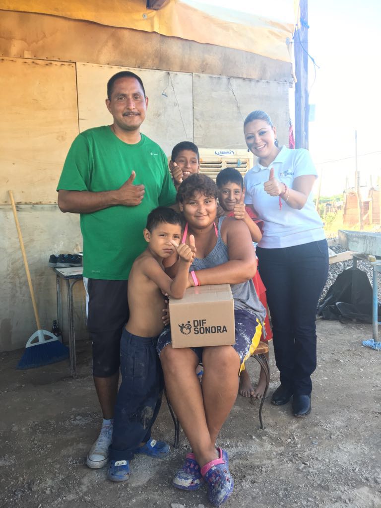 DIFSonora's tweet photo. Las brigadas de #DIFSonora llegan a Familias de El Chaparral, Tres Reynasy El Mirador. https://t.co/dx17A9oTKs