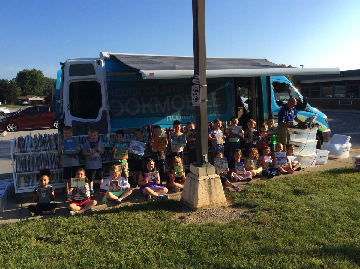 shoustonk's tweet photo. Our class loves when the @HancockLibrary Bookmobile visits! Making reading fun! #hooray4harris #gcscpride https://t.co/MjCelASsWz