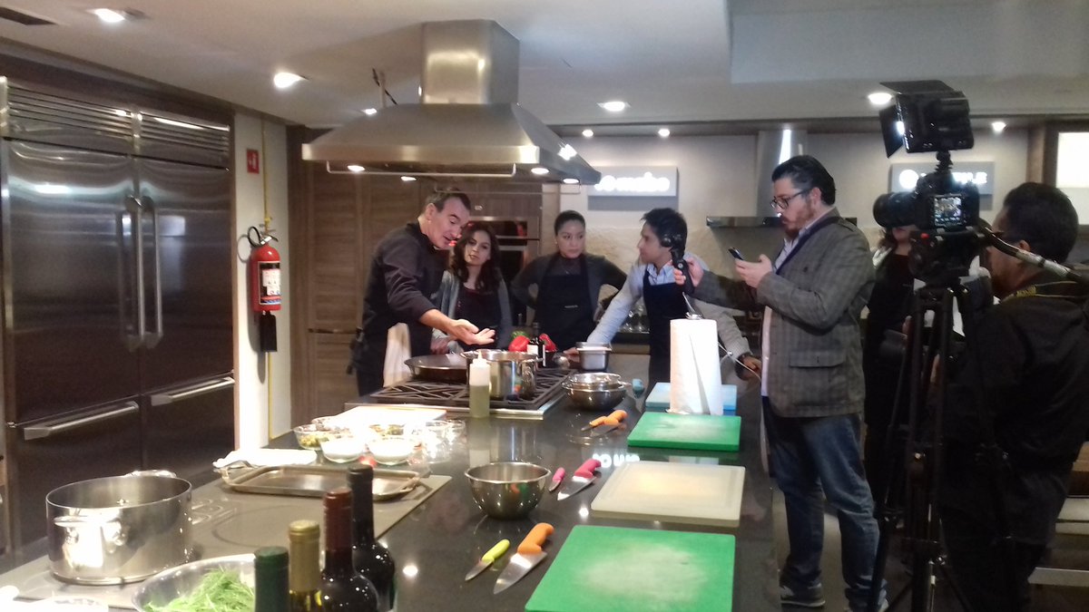 <a href="/Coronadelvalle/">Corona del Valle</a> <a href="/VinoParaiso/">VinoParaíso</a> y #primeblendmx pasándola lindo!!!