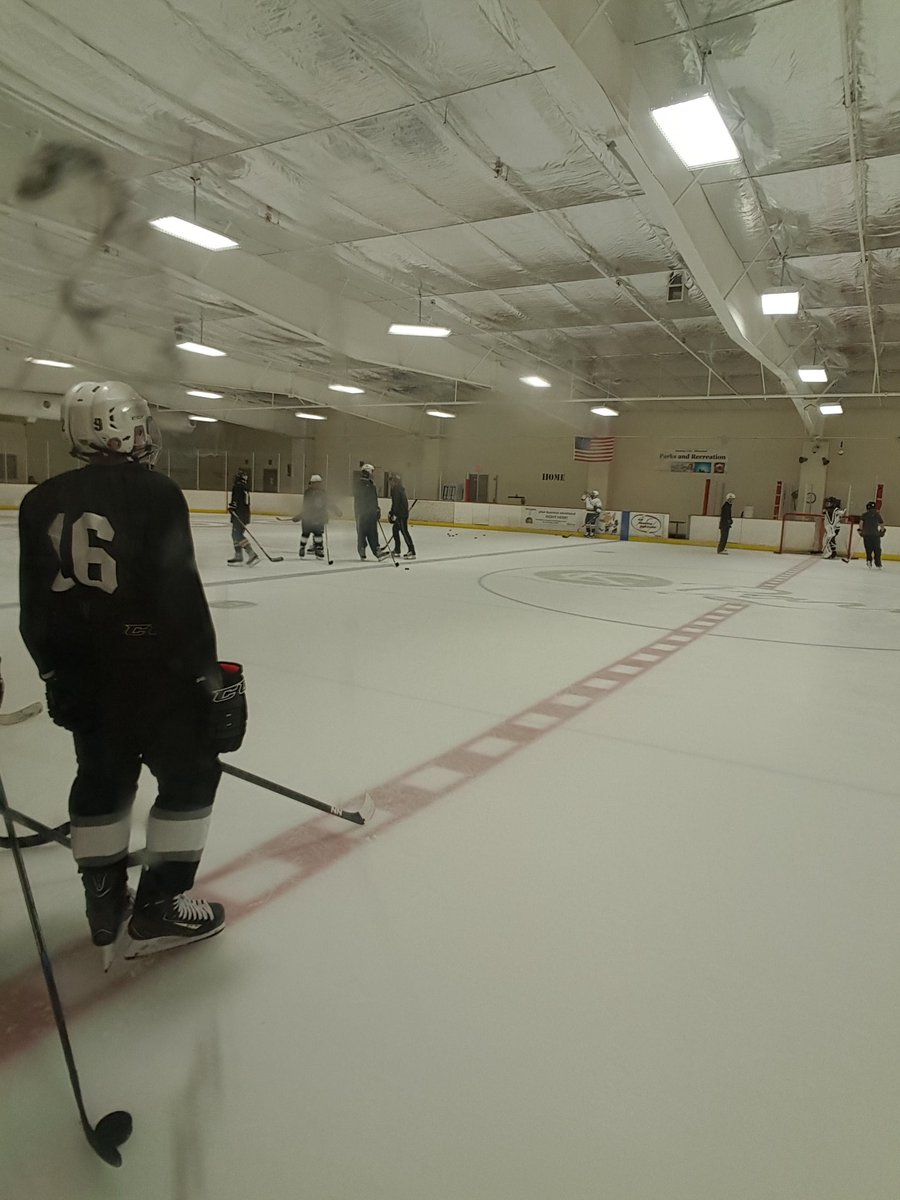 jeremy_buenneke's tweet photo. #makeaname first practice of the season #backtowork @nonamehockeyco  #NoNameHC https://t.co/3YeIZlCN6S