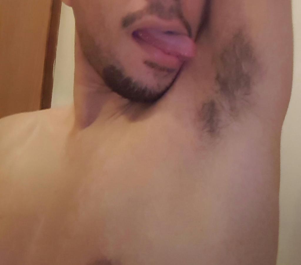 abbccfff's tweet photo. ودي احضنك بس اخاف يعجبك الوضع وتفصخ.🔞 https://t.co/dLQeMI120q