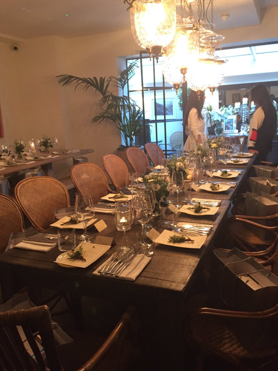 hannahlouisef's tweet photo. had another bloody lovely dinner with @Dorothy_Perkins @ArcadiaSocial πππ #styleheroes #dpdinnerparty https://t.co/zXtDcbZyic