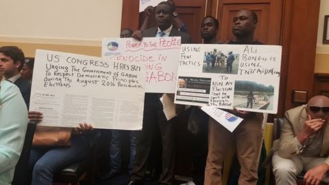 prismatikbeauty's tweet photo. A Washington, les gabonais ont " envahi" le Congrès américain en pleine session extraordinaire .  #BongoIsKilling https://t.co/ymMfClnUlm