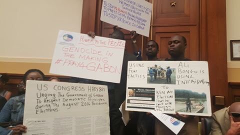 prismatikbeauty's tweet photo. A Washington, les gabonais ont " envahi" le Congrès américain en pleine session extraordinaire .  #BongoIsKilling https://t.co/ymMfClnUlm