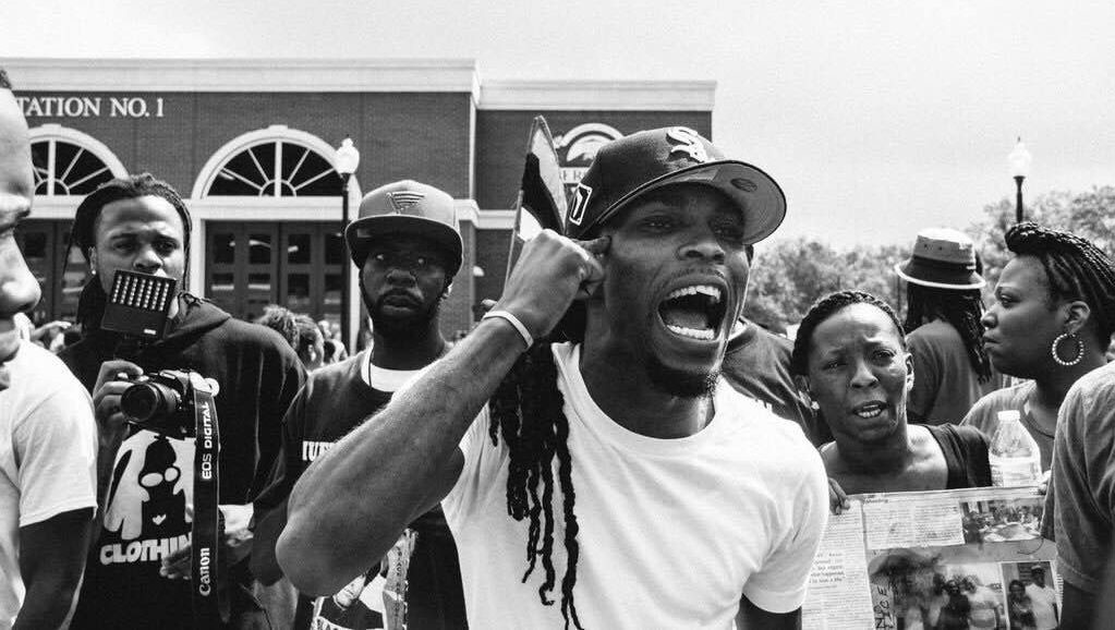 KHOU's tweet photo. Ferguson activist Darren Seals found dead in burning car 
https://t.co/jhbTu6z6HD #khou @KingDSeals https://t.co/0pZnCqDMVJ