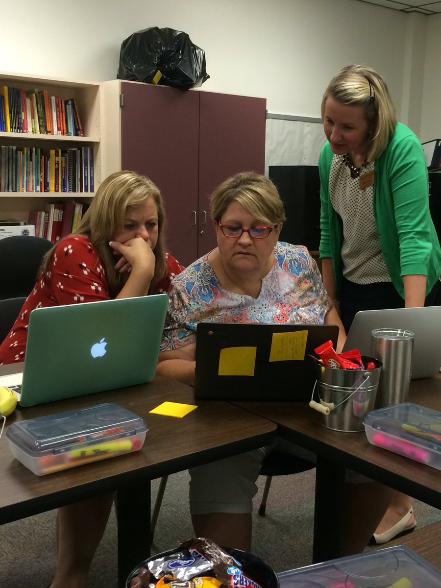 mrsswick's tweet photo. @dukedynasty3 &amp; @JHockenbrough share  awesome student blogs w @ErinGerdes #techplc #BESTexans https://t.co/NpeI5MfcyX