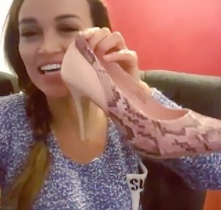 alessandra_265's tweet photo. Más linda con su zapato Pinky😍...para una reu de amigas 🙈 jijiji #Chabely @arizaga_a ♚ https://t.co/TbgmTeqJXj