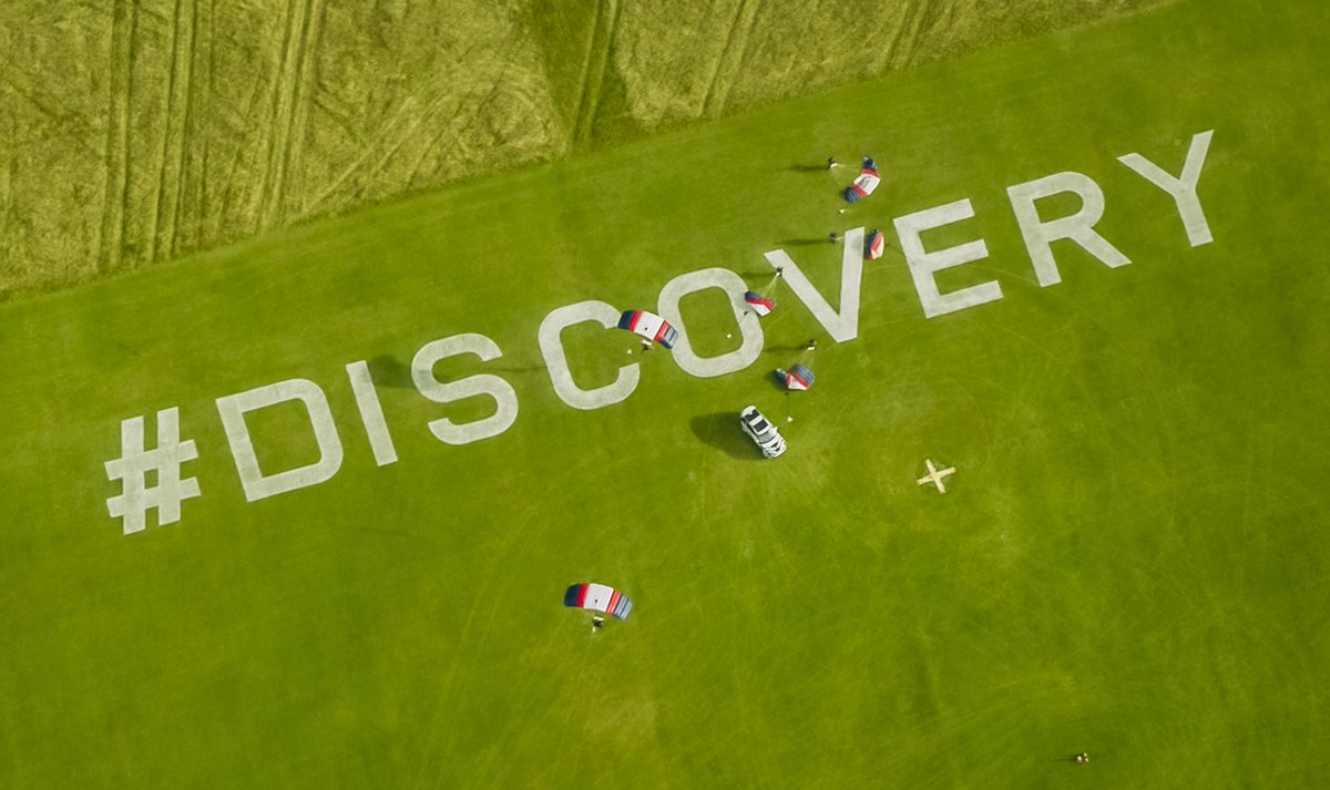 Celfytir's tweet photo. Great to be part #landrover #discovery advert. 100m text written across an air base for #beargrylls to land on! https://t.co/boUUnp6aYr