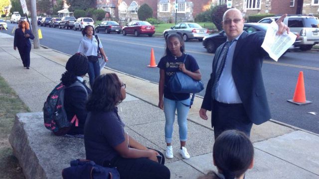 KYWNewsradio's tweet photo. Back To School For Philadelphia School District #FirstDayPHL #PHLed https://t.co/HhByFLWmNx @DeNardoKYW https://t.co/HZtZNBsZsx