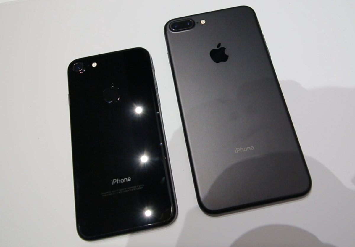 Sam Sheffer On Twitter Jet Black Iphone 7 Vs Black Iphone 7 Plus