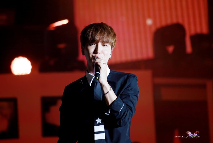 hyukjae's tweet photo. handsome leader 💜 https://t.co/mqzpbIoYL2