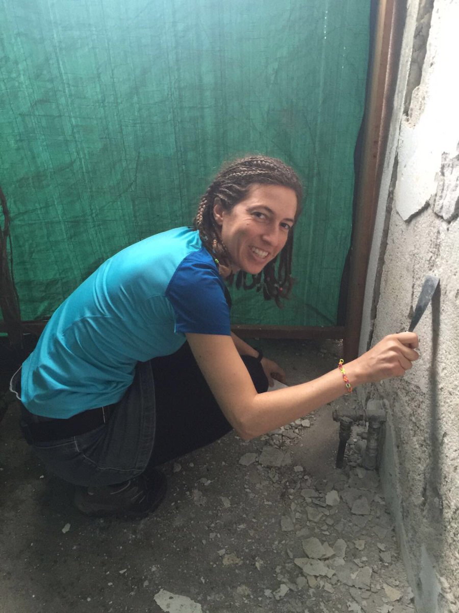 redalert2016's tweet photo. Gracias Mireia, Joan, Isabel y Ramón voluntarios de #RedAlertRefugees en activo, en #CampPetra (2) https://t.co/RN5gKUcvb6