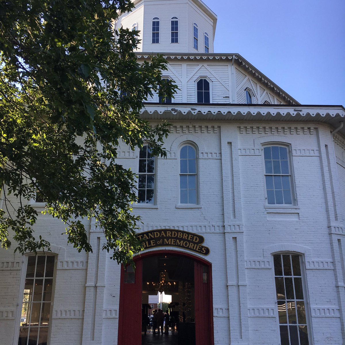 BayouBluegrass's tweet image. Great evening for showcasing our lovely Round Barn with @BlueGrassTrust this evening. #BGTdeTours #sharethelex