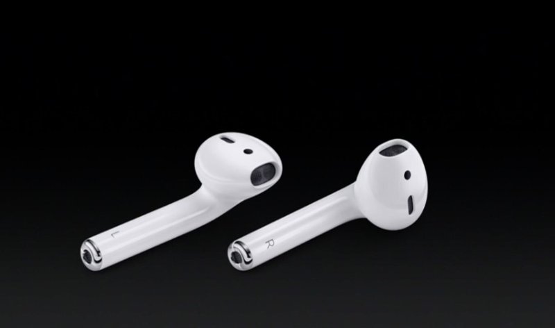 jakeaporter's tweet image. Because @Apple decided that this election cycle shouldn't be the worst thing that happens in 2016. #AirPods #NoJack