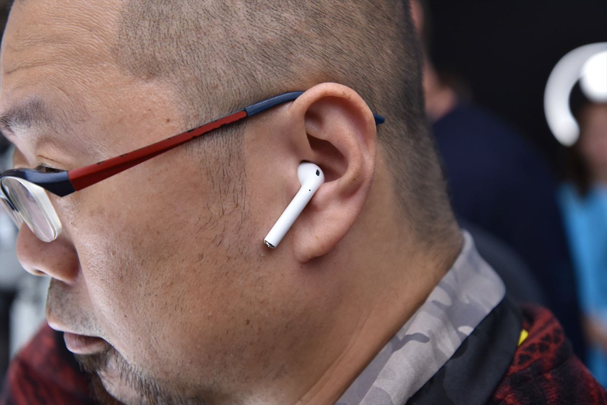 Apple社から発表されたワイヤレスイヤホン「AirPods」に「ダサい」「秒でなくすわ」などの声が - Togetter