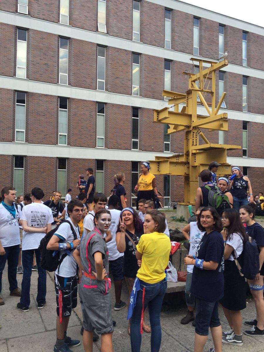 engfrosh's tweet photo. Games night and bus tours tonight! Come meet your team in the quad NOW! #backtotheengfrosh https://t.co/NNLHxpkmQ6