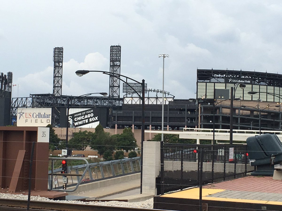 jenm_c1's tweet photo. #cellularfield from the train platform 😁 Great day, @whitesox https://t.co/ZMhs4QID9q
