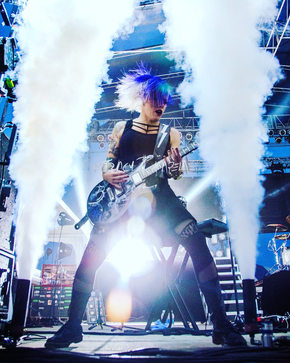 tracykapela's tweet photo. New fav shot of @koreycooper ☺️🤘🏼
@skilletmusic #koreycooper #skillet #iconic #concertphotography https://t.co/ZlBZZjJXzZ